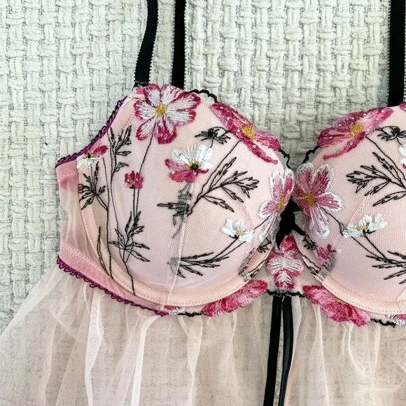 VICTORIA’S Secret Peekaboo Bustier Slip Tank Top - Picture 4 of 5